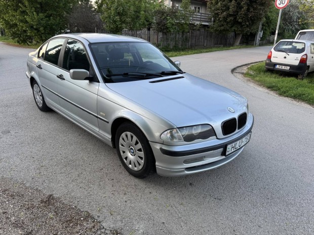 BMW 318i.......