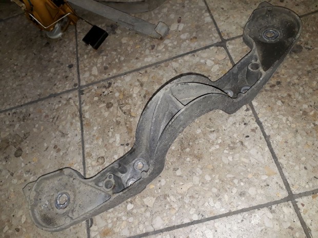 BMW 320D E46 Tartó Bak