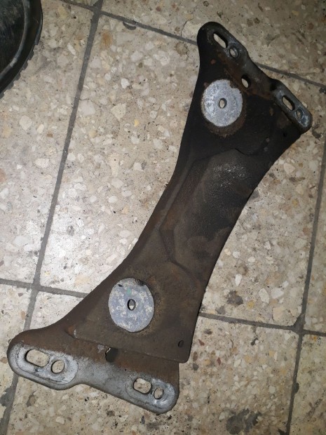 BMW 320D E46 Váltó Kereszttartó