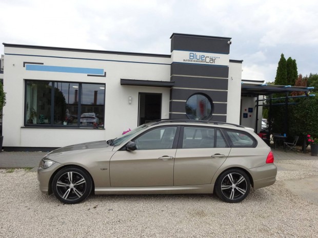 BMW 320d Touring Xenon!!Ülésfűtés!!Üvegtető!!Al...