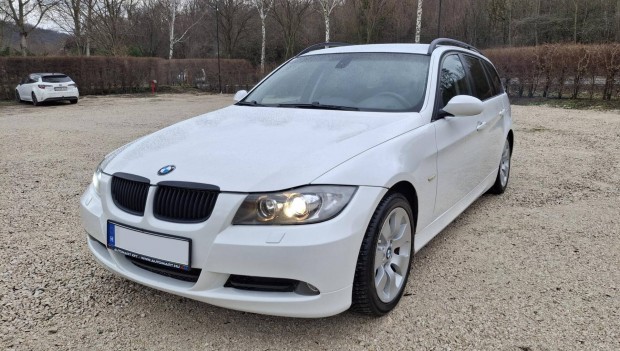BMW 320d Touring Xenon. nagy kijelz�. digit kl�...
