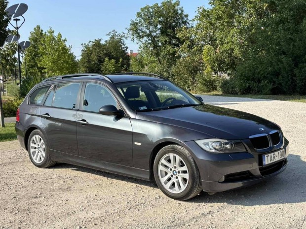 BMW 320i Touring Megkímélt állapot. Valós futás...