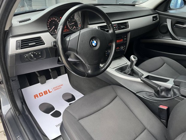 BMW 320i Touring Szervizkönyv / 1Éves Vezérlés...