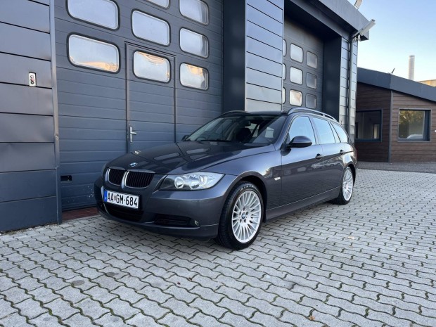 BMW 320i Touring Szervizkönyv / 1Éves Vezérlés...