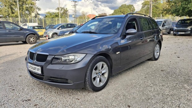 BMW 320i Touring Xenon. Panoráma tető. friss vi...