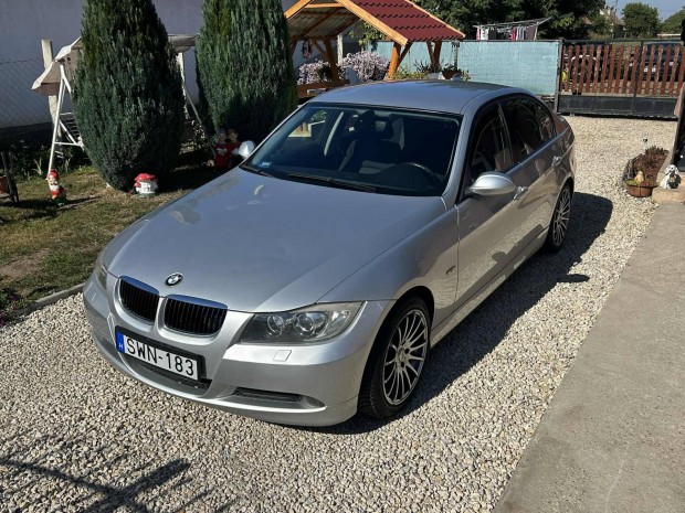 BMW 320i.......