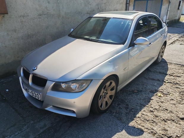 BMW 320i.......