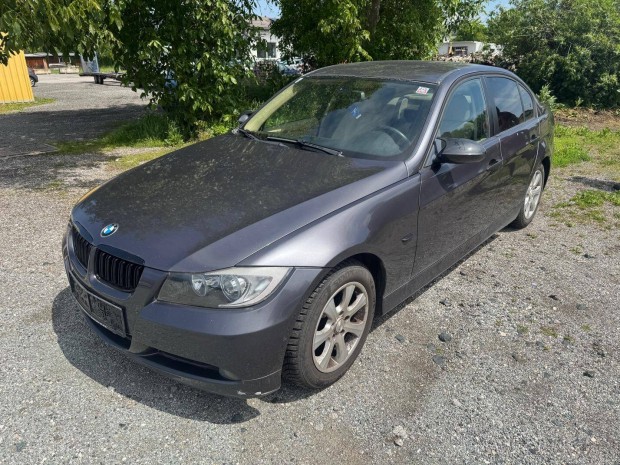 BMW 320i.......