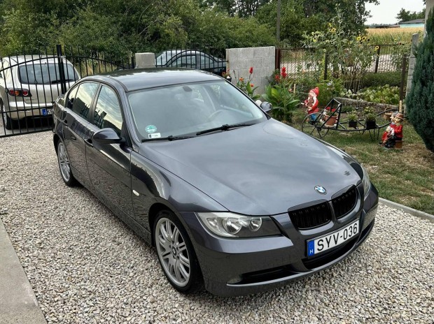BMW 320i.......