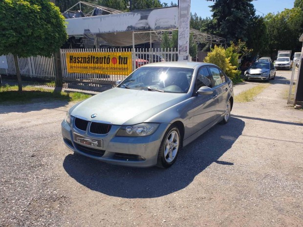 BMW 320i.......