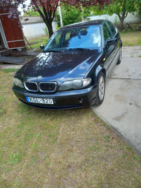 BMW 320i fekete metál