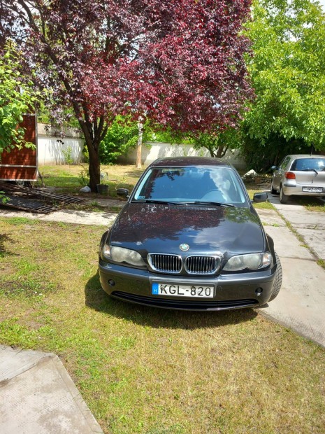 BMW 320i fekete metál