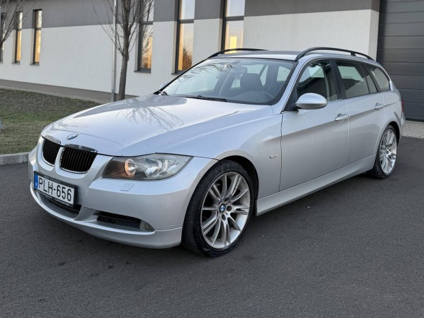 BMW 325i Touring 18 COLL