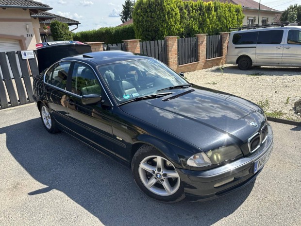 BMW 325xi (Automata) Erős jó motor. napfénytető...