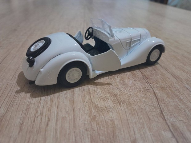 BMW 328 egy 1:38 méretarányú fém