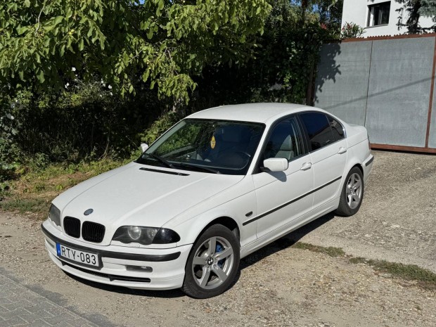 BMW 328i.......
