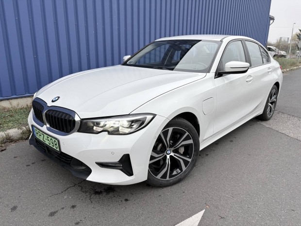 BMW 330e Sport (Automata) Magyar 1 Tulaj!!!Cser...