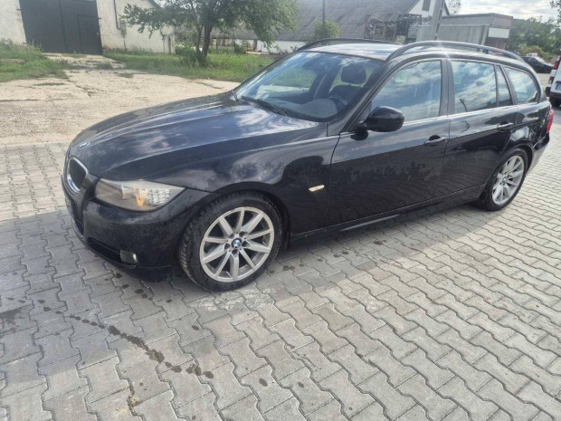 BMW 3-AS Sorozat 318d Touring