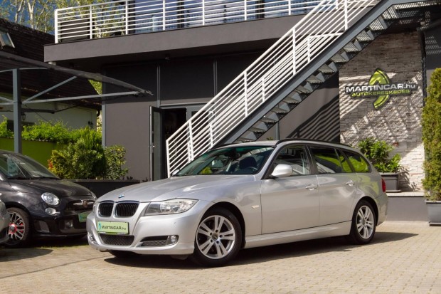 BMW 3-AS Sorozat 318d Touring Titnium Silver +...
