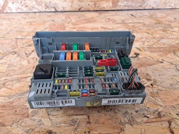 BMW 3 E90/91 (2007-2013)     2.0 Benzines Biztos�t�k T�bla