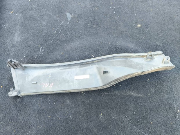 BMW 3 E90 E91 bal oldali szlvd alatti vzelvezet manyag