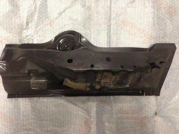 BMW 3-as E36 h�ts� fut�m� els� bek�t�si pont r�szelem, gy�ri �j