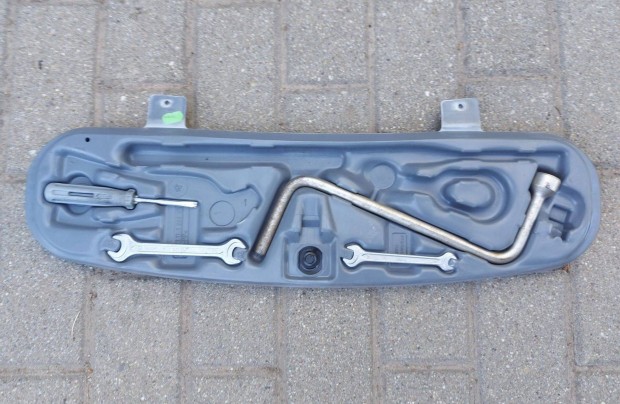 BMW 3-as sorozat E46 szerszámkészlet, szerszámtartó