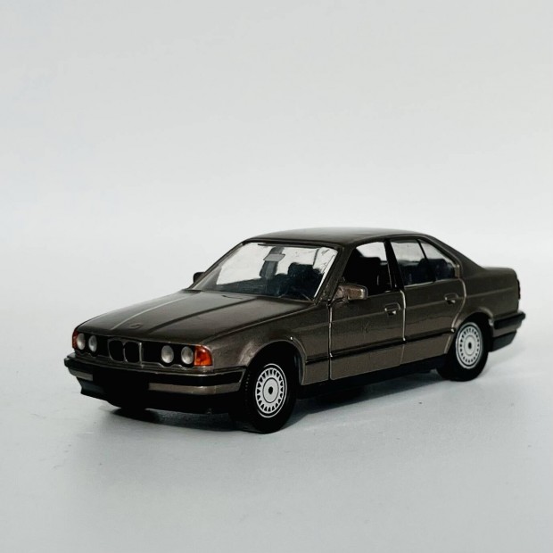 BMW 520i e34 1/43 modell Nyithat autmodell 1:43 Ritka modellaut