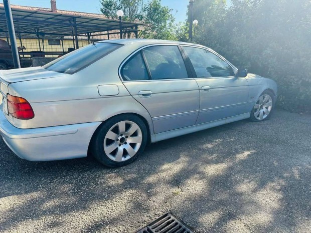 BMW 523i manul Magyar papros bontsra egyben elad !
