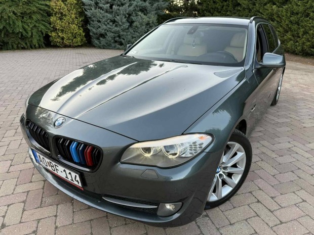 BMW 530d Touring (Automata) Vezetett szervízkönyv