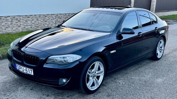 BMW 5-S Sorozat 525d (Automata) Navigci