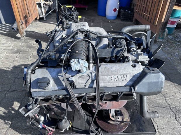 BMW 730i E32 motor