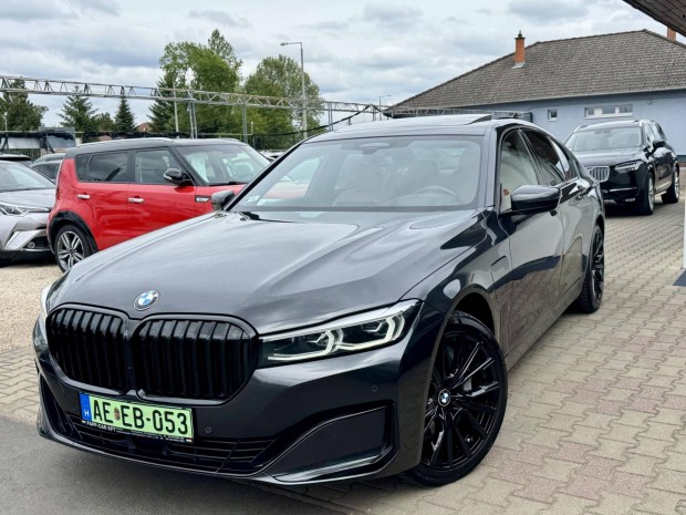BMW 745e (Automata) Napfénytető.20-as Alufelnik...