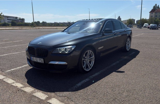 BMW 750XD M-paket. Garanciális motor, felújított garanciális turbók!