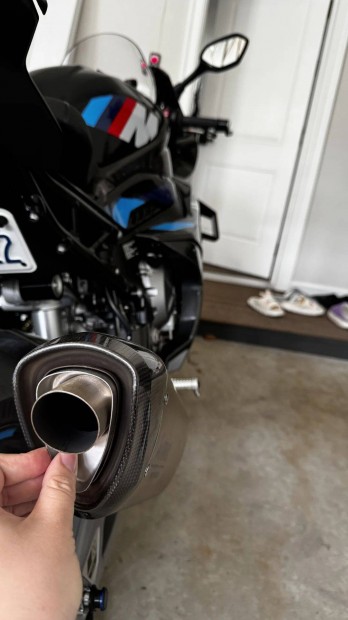 BMW Akrapovic db killer