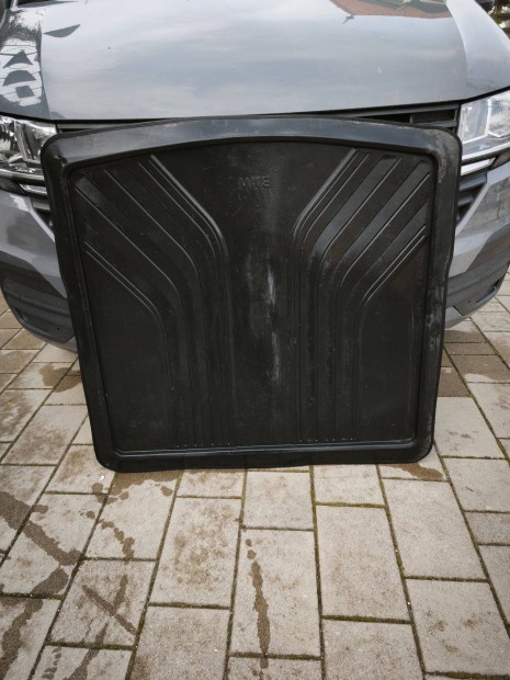 BMW Csomagt�r v�d�