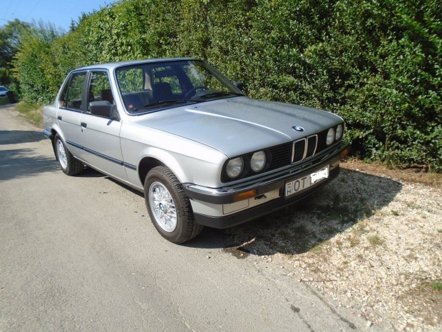 BMW E30 318i sedan OT minsts