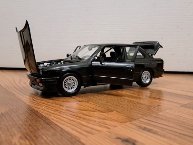 BMW E30 M3 - Minichamps - 1:18 - hasznlt