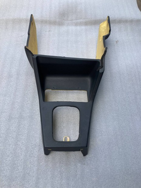 BMW E30 középbox