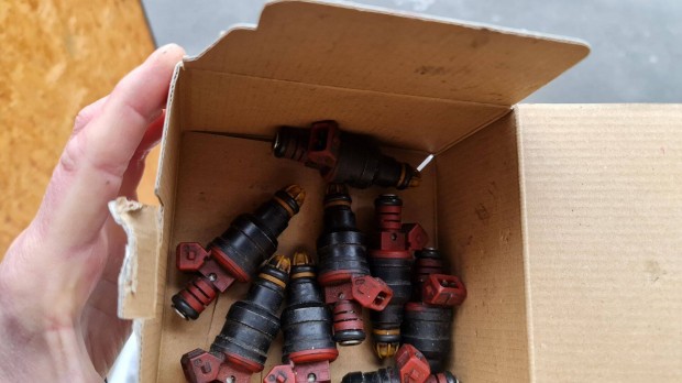 BMW E32 E34 V8 injektor