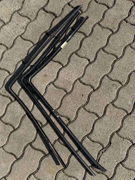 BMW E34 első-hátsó ablakkeret (3 db)