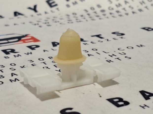 BMW E36 E46 ajt� d�szl�c gy�ri patent klipsz h�vely