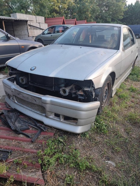 BMW E36 (bontdik)