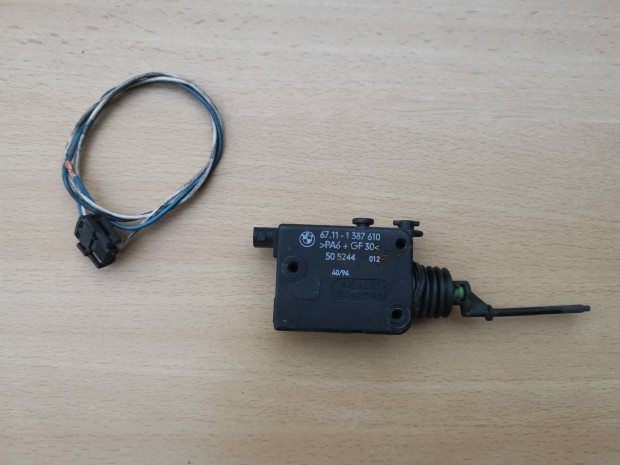 BMW E36 tanksapka nyitó motor