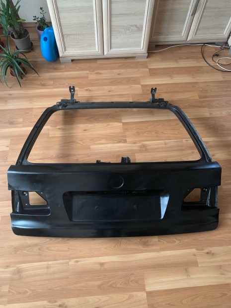 BMW E39 Touring csomagt�r ajt�