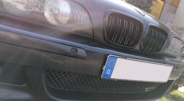 BMW E39 (5-ös BMW) díszrács / vese / hűtőrács dupla pálcás lakk fekete
