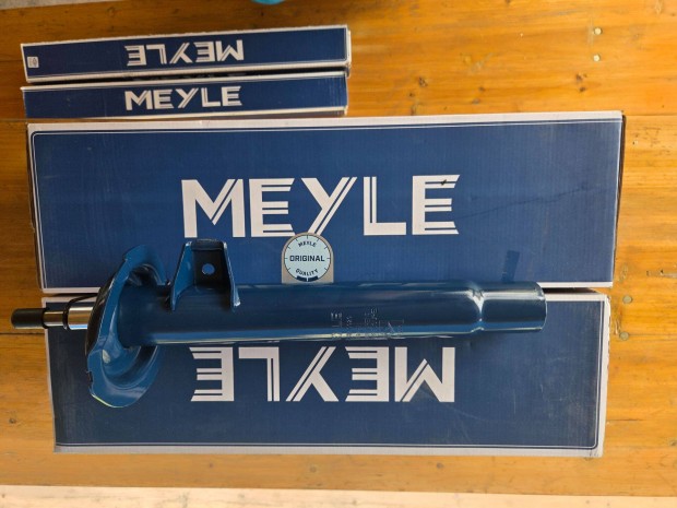 BMW E46 Els� leng�scsillap�t� p�r