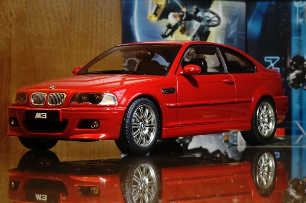 BMW E46 M3 Coupe 2001' 1/18 modell