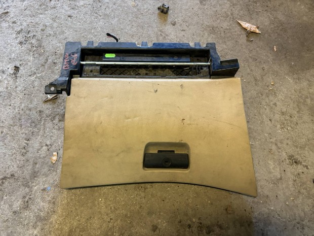 BMW E46 keszty�tart� 