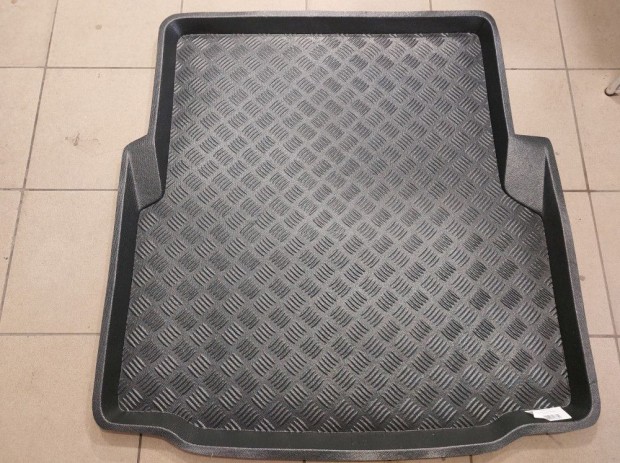 BMW E46 sedan csomagt�r �J csomagtart� t�lca gumit�lca csomagt�rt�lca